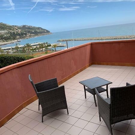 Hotel Baia Dei Gabbiani à San Lorenzo al Mare Extérieur photo