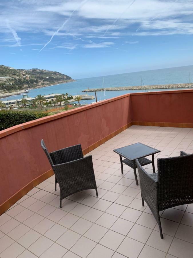 Hotel Baia Dei Gabbiani à San Lorenzo al Mare Extérieur photo